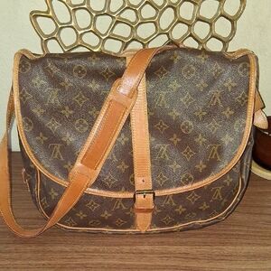 Louis Vuitton Saumur 35 Crossbody Bag EUC